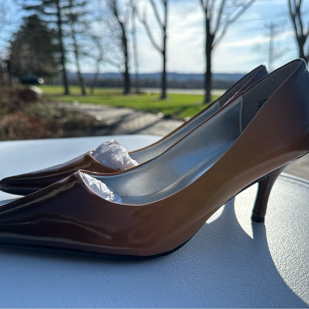 Classiques Entier Two-Tone Brown Heels